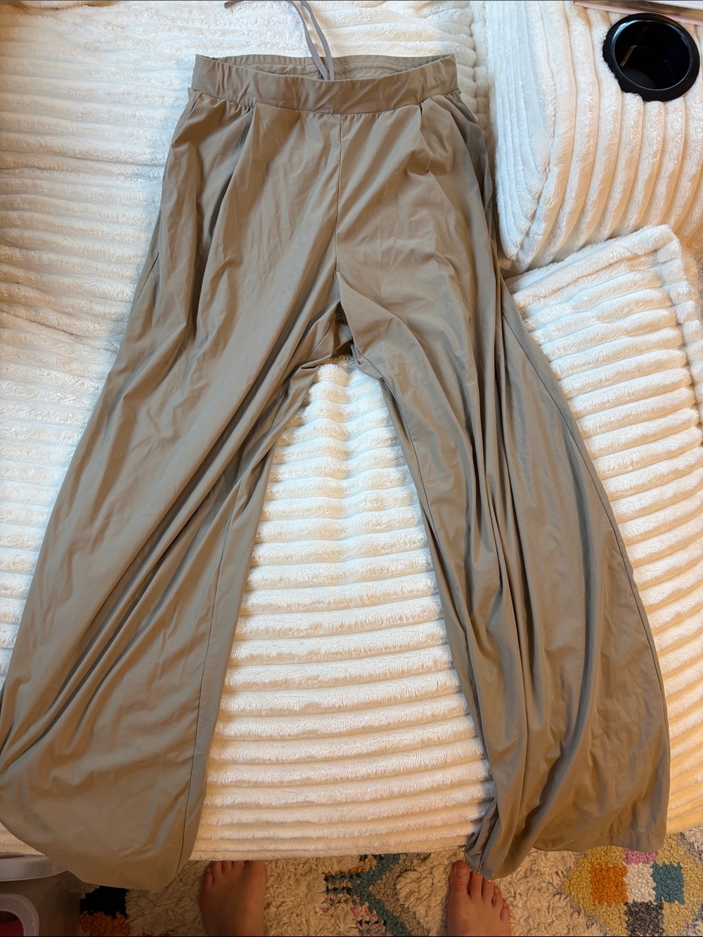 Uniqlo Women's Straight-Leg Elastic-Waist Pants in Khaki